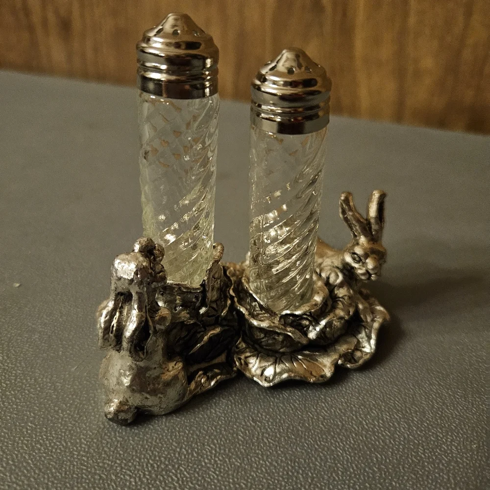 Arthur Court Bunny Patch salt and pepper set - Picture 1 of 6